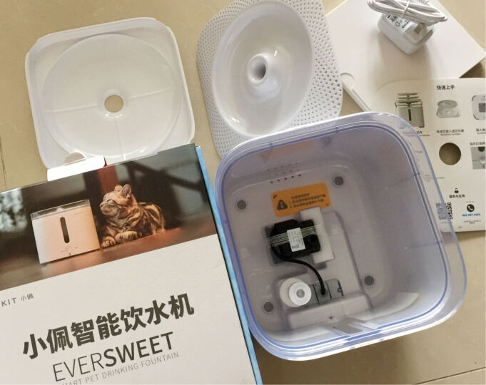 小佩 一代宠物狗狗猫咪饮水机饮水器活性自动循环喝水用品 小佩饮水器