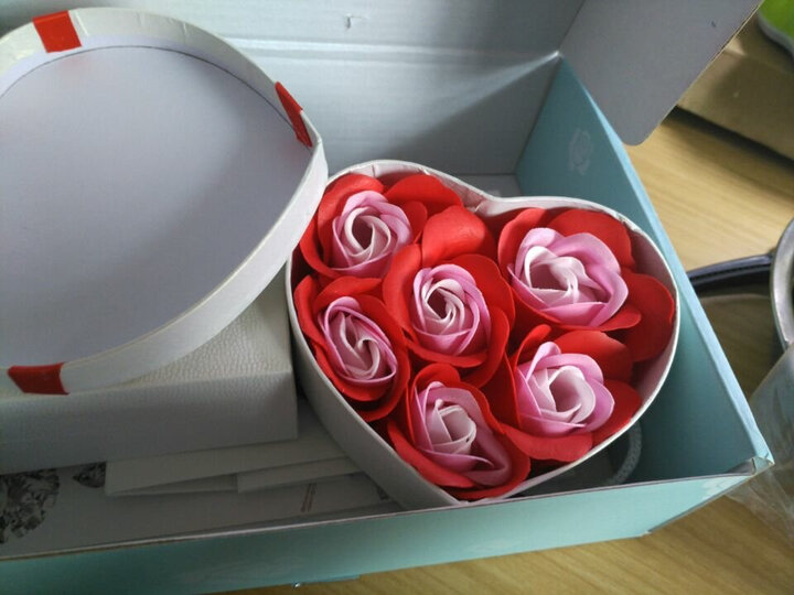 卡蒂罗(KADER):快递发货速度还可以,就是运输