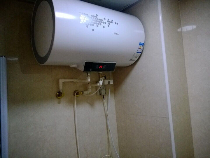 海尔EC5002-D电热水器:安装师傅来自叫日日