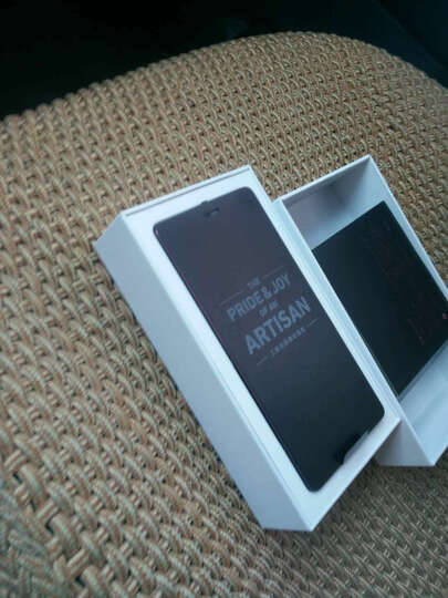 锤子坚果Pro:手机不错 反应快 看着也精致 遗憾