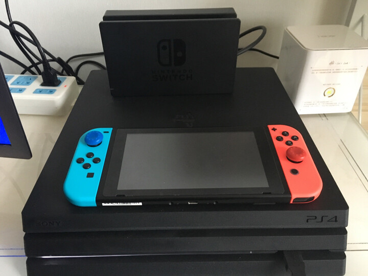 索尼【PS4 Pro 国行主机】PlayStation 4 Pro 电