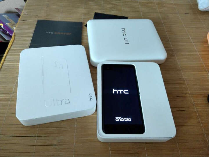 HTCU-1w:第一部HTC的机子是U11,也是唯一一