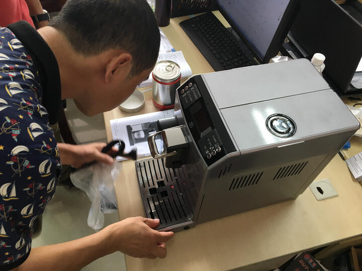 飞利浦(PHILIPS)咖啡机 家用全自动意式浓缩型带有集成式牛奶壶和奶泡器 HD8847/17 晒单图