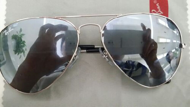 雷朋眼镜太阳眼镜:东西有问题,两边的鼻托一个