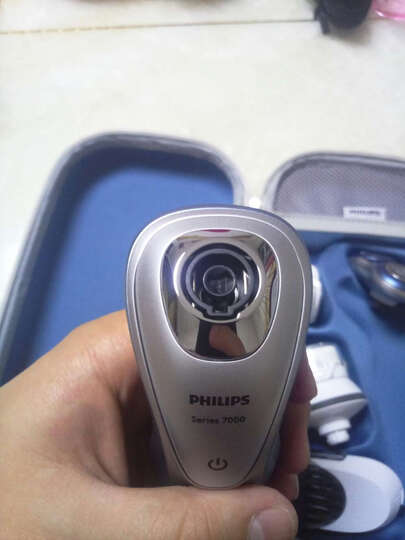 飞利浦(PHILIPS)男士精英套装 内含飞利浦电动剃须刀S7720+眼部能量仪MS3020+银色拉杆箱+旅行套装 晒单图