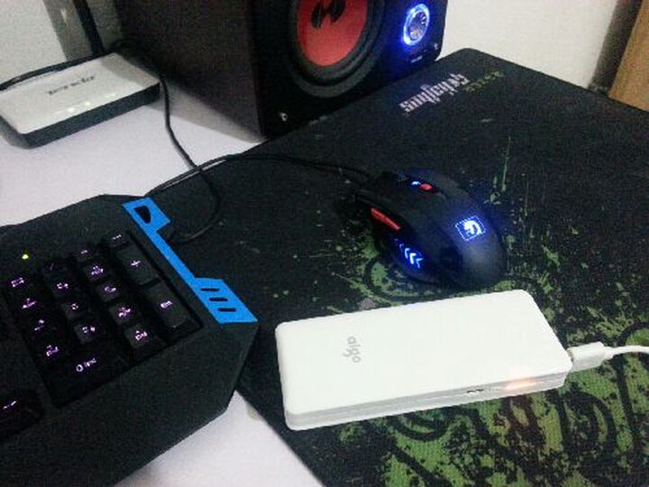 爱国者(aigo)k8移动电源充电宝 10000毫安 智能