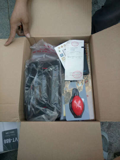 尼康D5300:快递小哥多次送货,认可,故写诗一