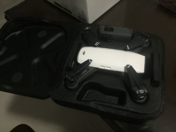 大疆晓SPARK掌上智能无人机全能套装 (白色