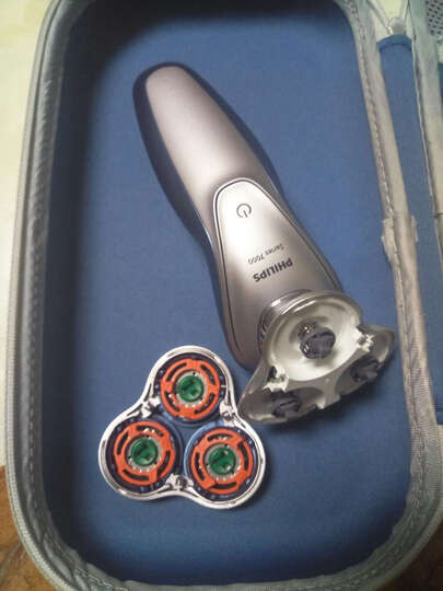 飞利浦(PHILIPS)男士精英套装 内含飞利浦电动剃须刀S7720+眼部能量仪MS3020+银色拉杆箱+旅行套装 晒单图