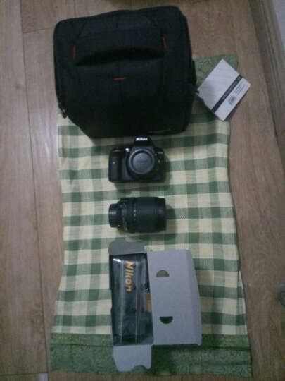 尼康D5300:快递小哥多次送货,认可,故写诗一