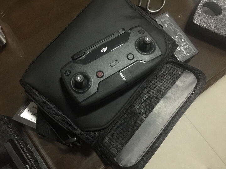 大疆晓SPARK掌上智能无人机全能套装 (白色