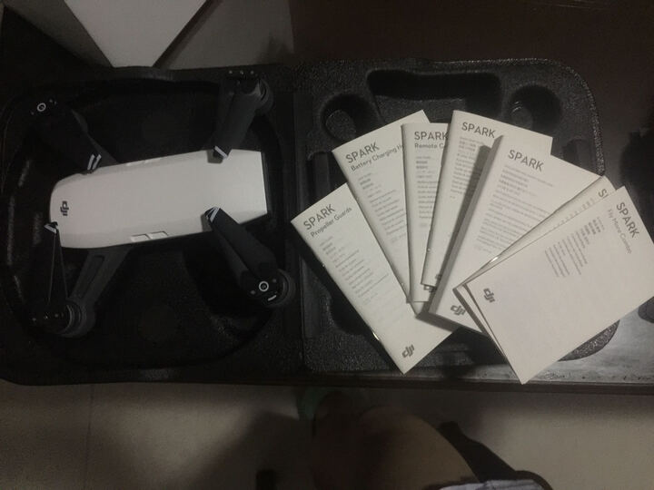 大疆晓SPARK掌上智能无人机全能套装 (白色