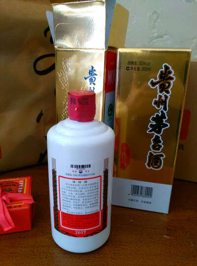 茅台白酒:京东自营的茅台酒飞天53度是真品,包