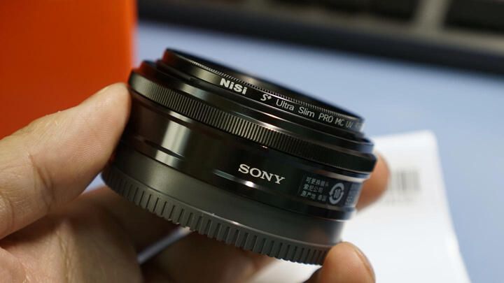 索尼(SONY)E 20mm F2.8 APS-C画幅广角定焦微单相机镜头 E卡口(SEL20F28)街拍 室内 夜景 风光 晒单图