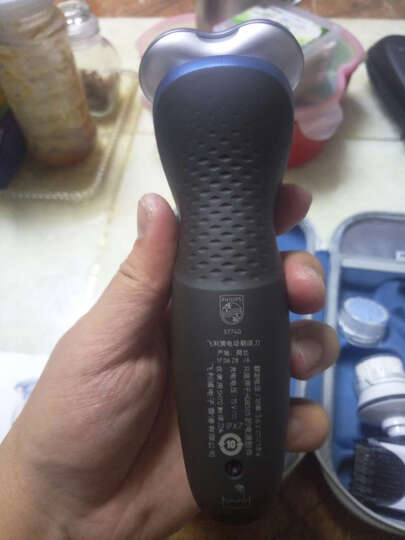 飞利浦(PHILIPS)男士精英套装 内含飞利浦电动剃须刀S7720+眼部能量仪MS3020+银色拉杆箱+旅行套装 晒单图