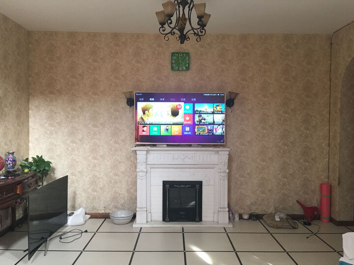 风行电视N39:家里客厅距离电视有6米多,四月