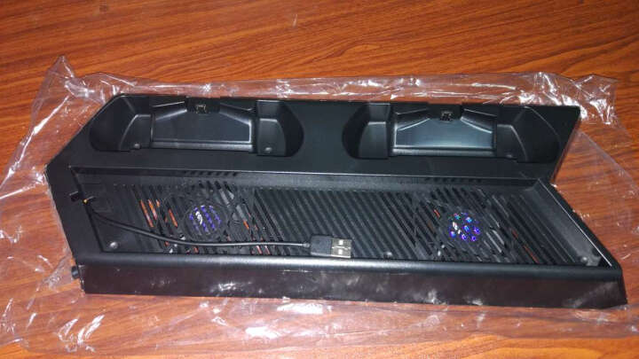 PS4一体化主动式散热底座（主机直立支架+主动散热+双手柄充电立式底座+USB接口扩展） 老款PS4多功能底座 白色（含PS4主机贴膜） 晒单图