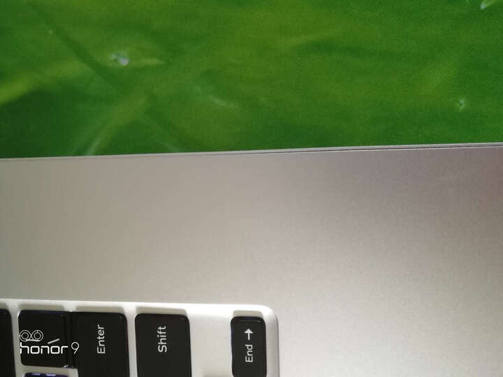 戴尔灵越:电脑风扇声音大,电脑背壳有缝隙,屏