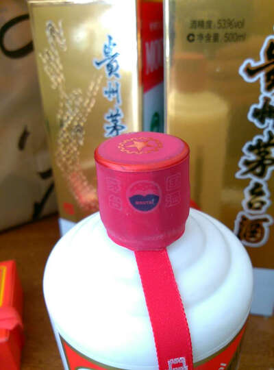 茅台白酒:京东自营的茅台酒飞天53度是真品,包