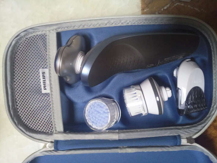飞利浦(PHILIPS)男士精英套装 内含飞利浦电动剃须刀S7720+眼部能量仪MS3020+银色拉杆箱+旅行套装 晒单图