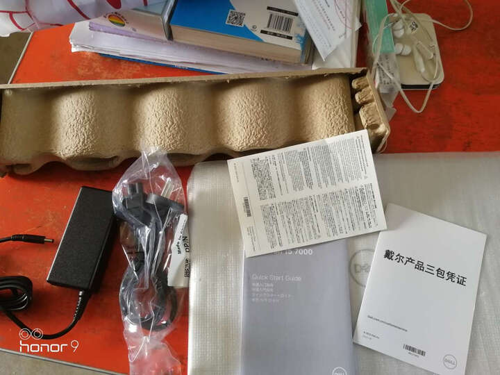 戴尔灵越:电脑风扇声音大,电脑背壳有缝隙,屏