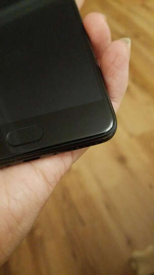 魅族 魅蓝 Note6:黑色2.5D玻璃外观很不错,大