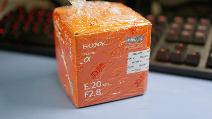 索尼(SONY)E 20mm F2.8 APS-C画幅广角定焦微单相机镜头 E卡口(SEL20F28)街拍 室内 夜景 风光 晒单图