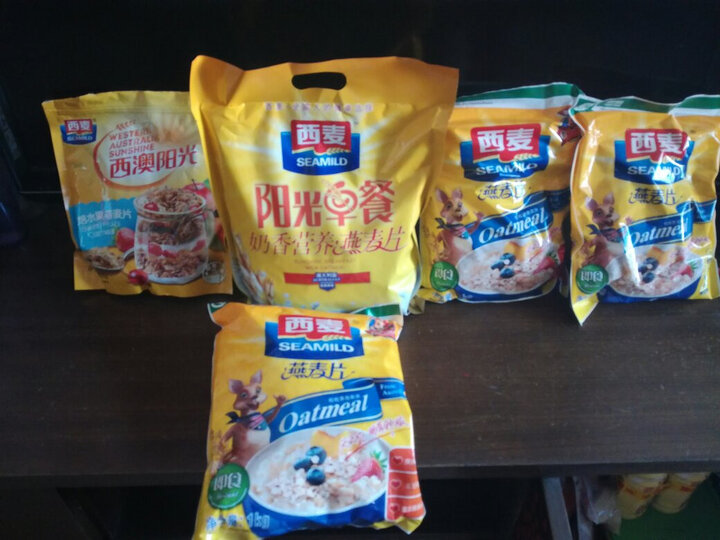 西麦燕麦片:一直吃西麦的麦片,口感好,京东的