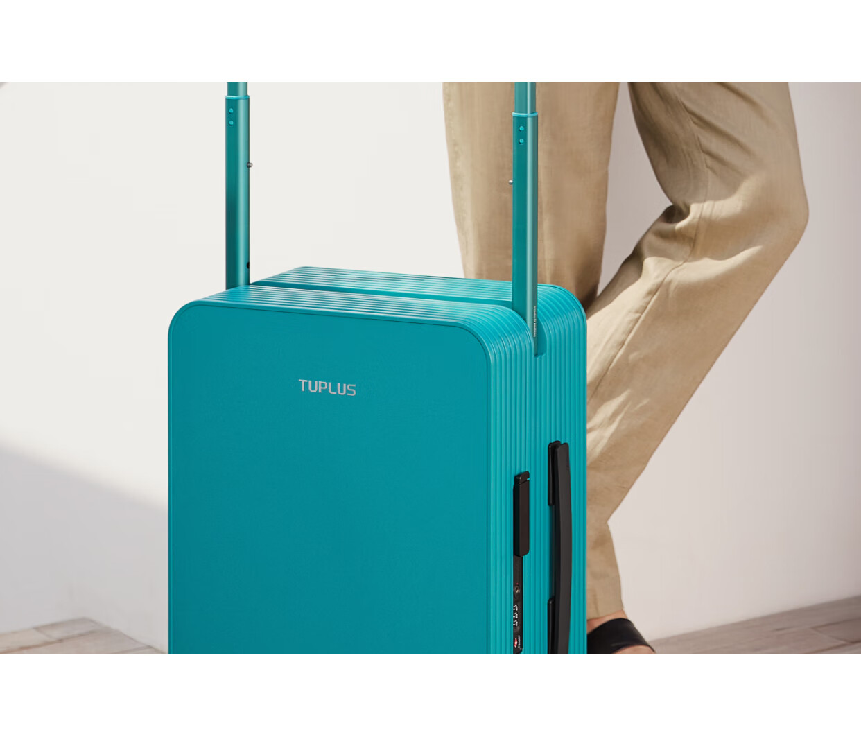 Чемодан Tumi, серия Balance, средний, 20 дюймов, зеленый