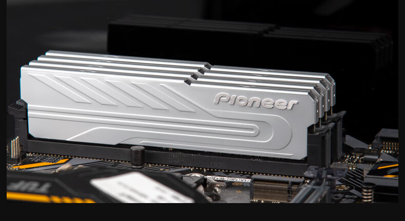 先锋(Pioneer) 16GB(8G×2)套装 DDR4 3600 台式机内存  冰锋系列