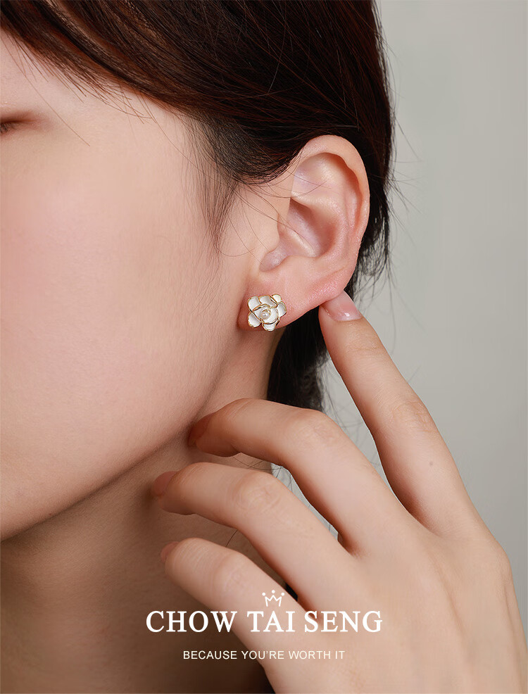 Серьги CHOW TAI SENG из серебра с жемчугом, женские, элегантные, французский стиль, жемчужные пусеты, миниатюрные серьги в стиле Шанель, подарок девушке на День Святого Валентина