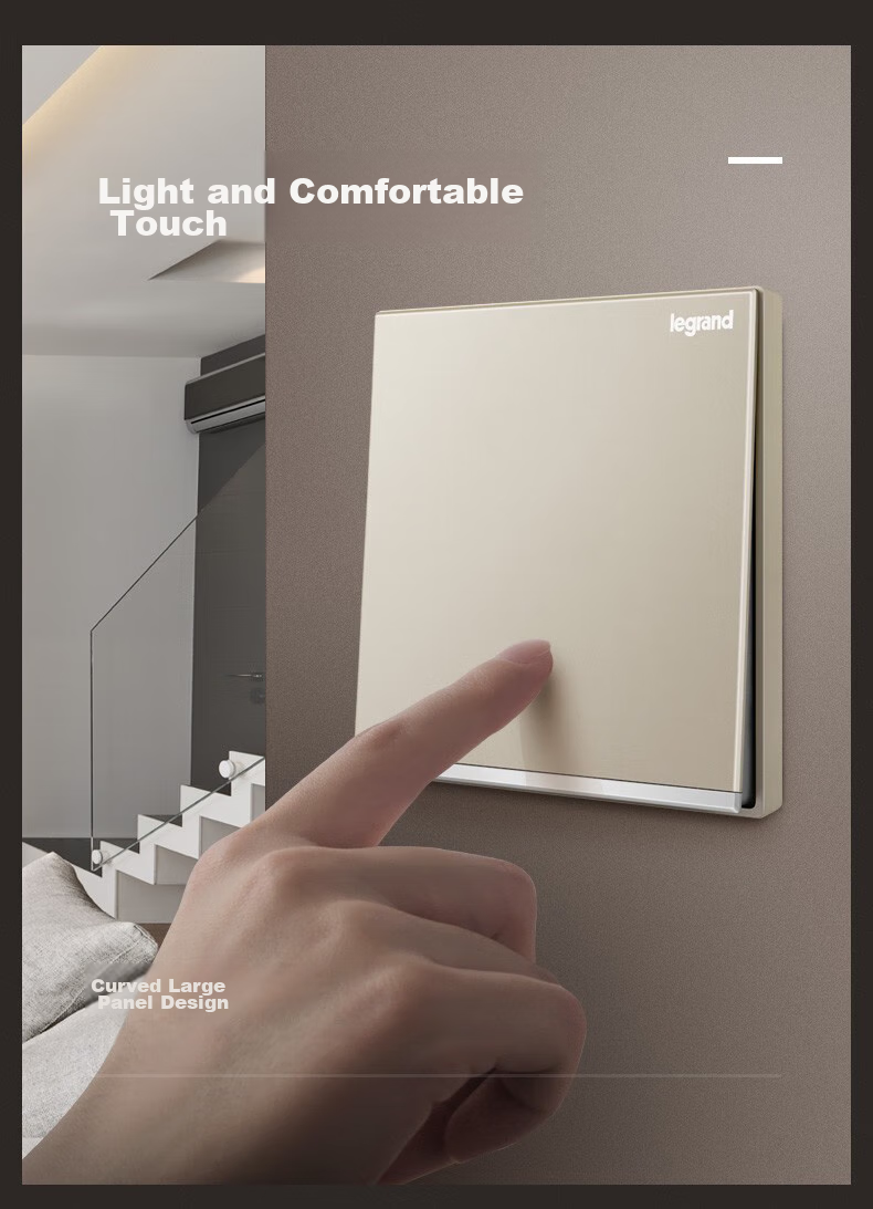 Розетка с заземлением LEGRAND