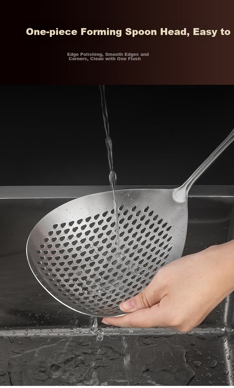 Шумовка с деревянной ручкой