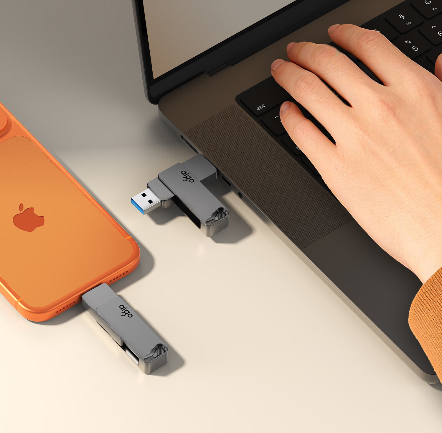 USB-накопитель Aigo A23