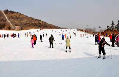 【FENG娱】来自冰雪的邀请：来万龙八易滑雪场安排一个华体会- 华体会体育官方网站- 华体会体育APP下载完美雪季！