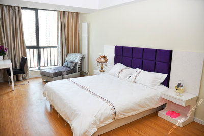 郑州桔子假日酒店-豪华大