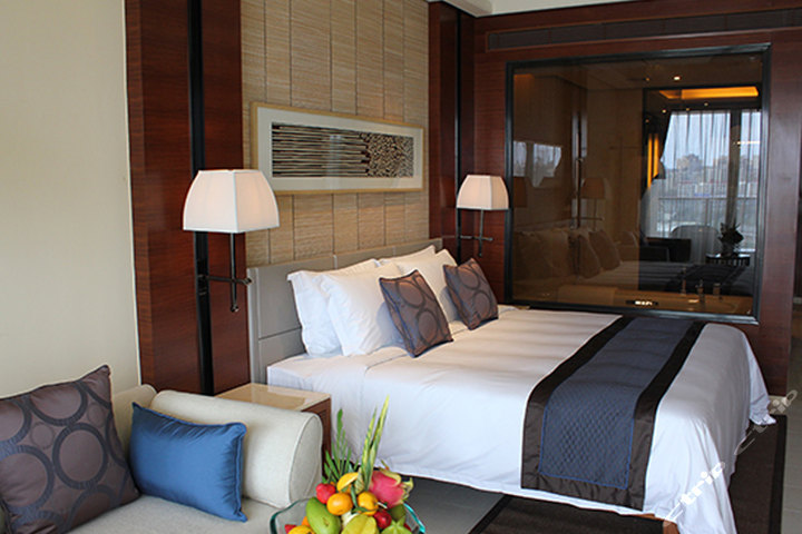 三亚中心皇冠假日酒店1晚 团购 - 京东团购三亚