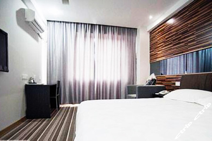 淄博朋悦酒店(豪华间)