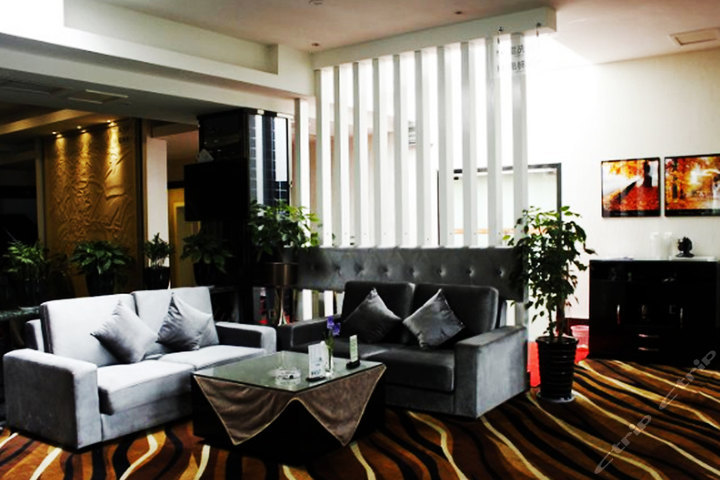 成都君怡酒店营门口精品店