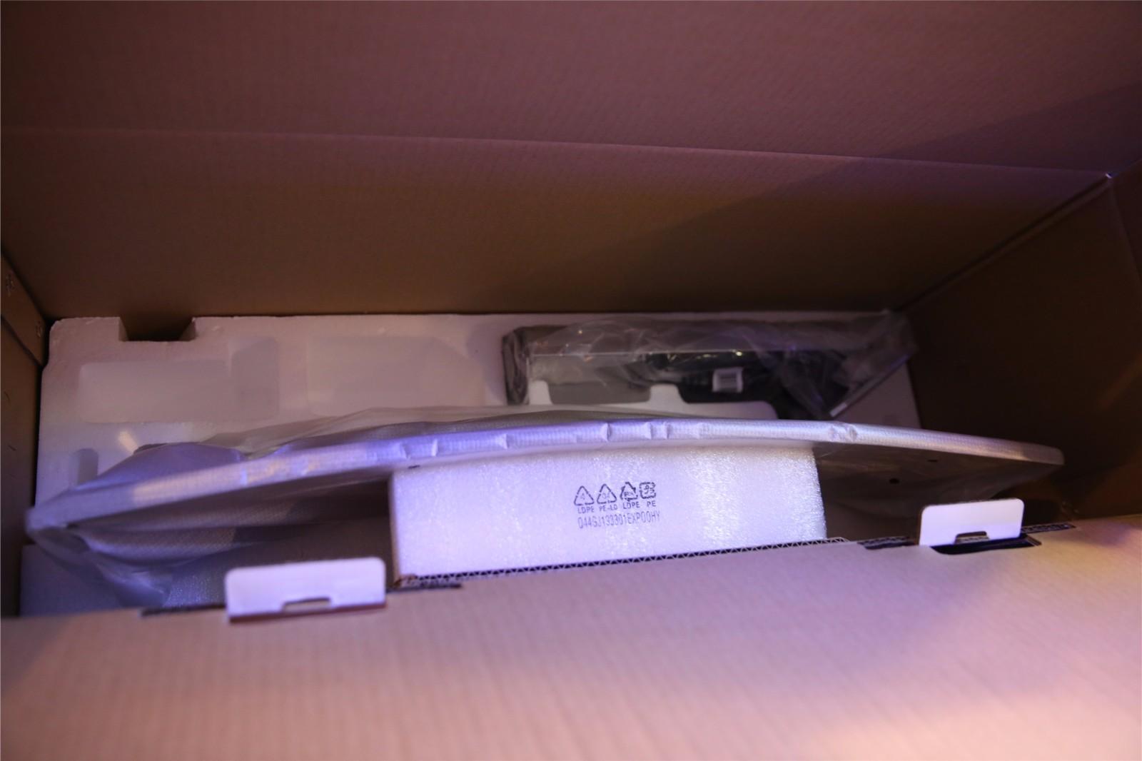 该说不说的这32寸144HZ显示器确实有点牛逼