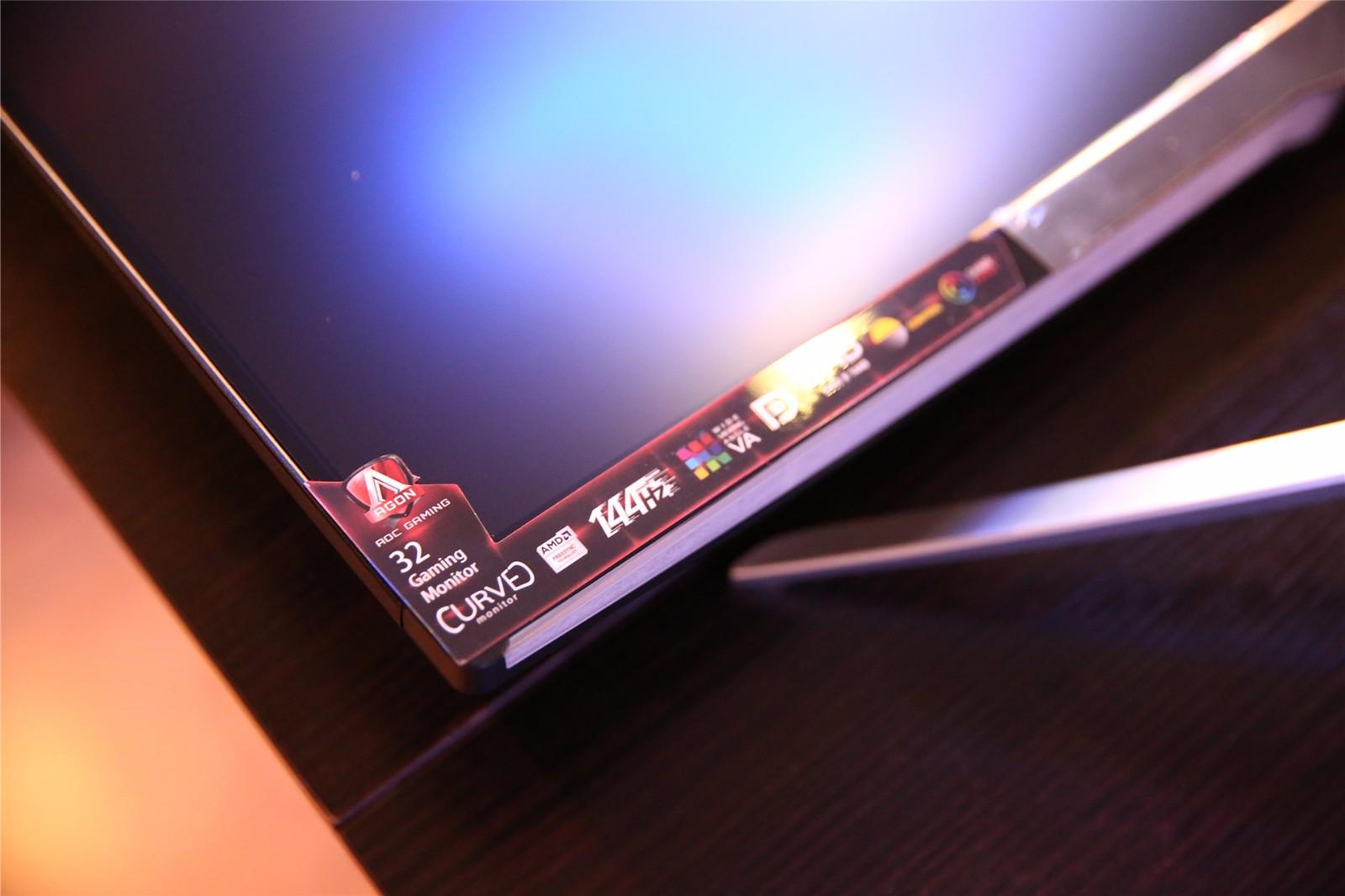 该说不说的这32寸144HZ显示器确实有点牛逼