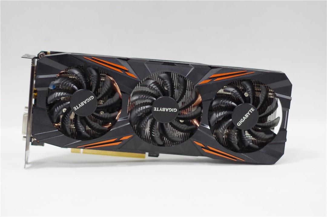 首先是三风扇双热管的技嘉gtx1070ti 外观橙黑配色挺好看的.