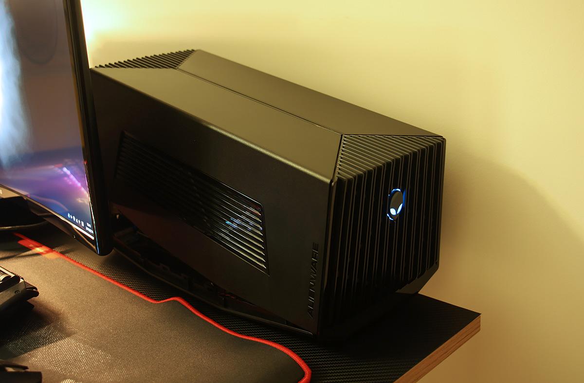 力挺小钢炮外星人alphar2外接显卡扩展坞gtx1080上手玩