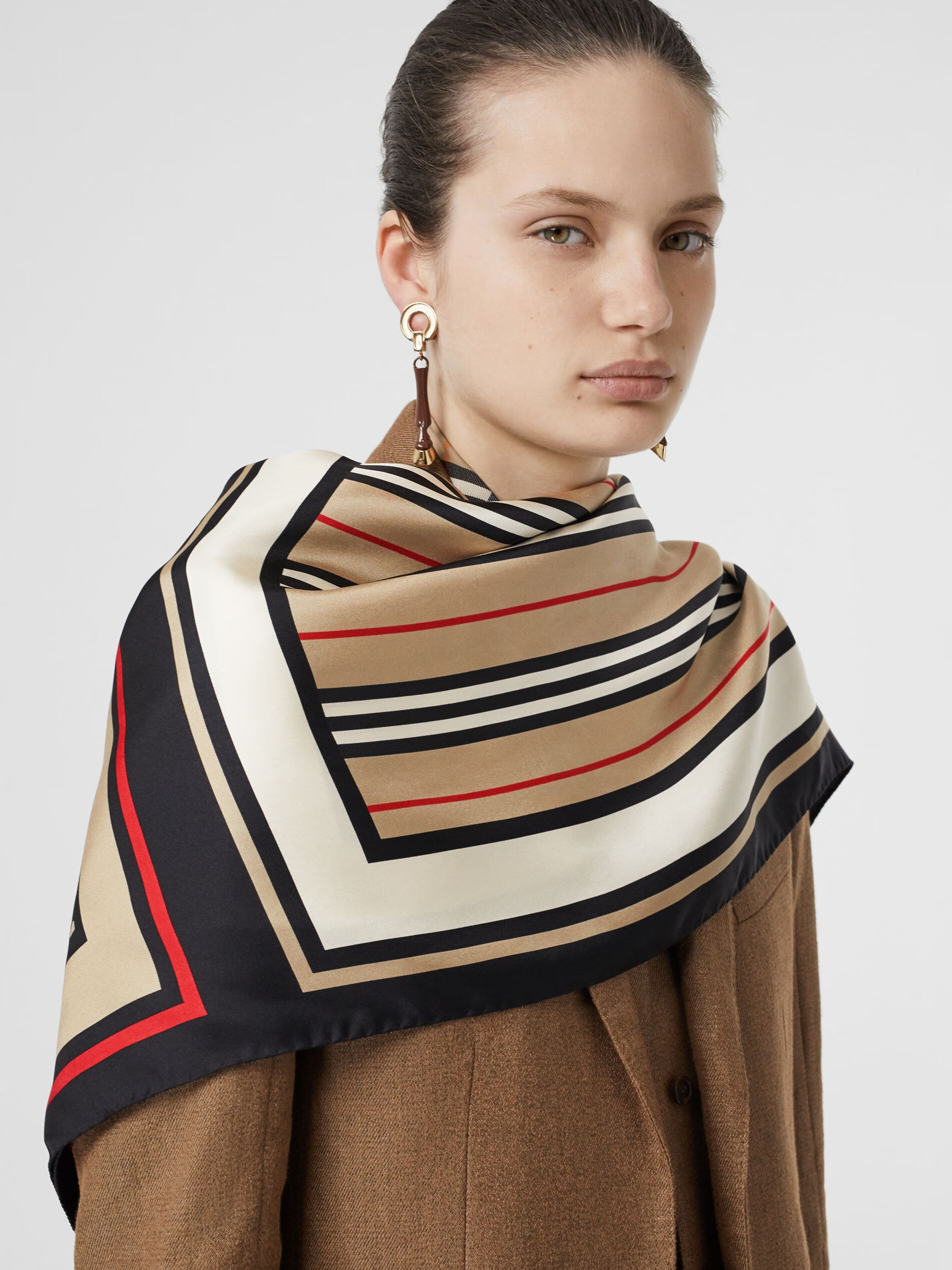 burberry/巴宝莉女款女士多色条纹徽标印花丝巾 8011951arc 卡其色 均