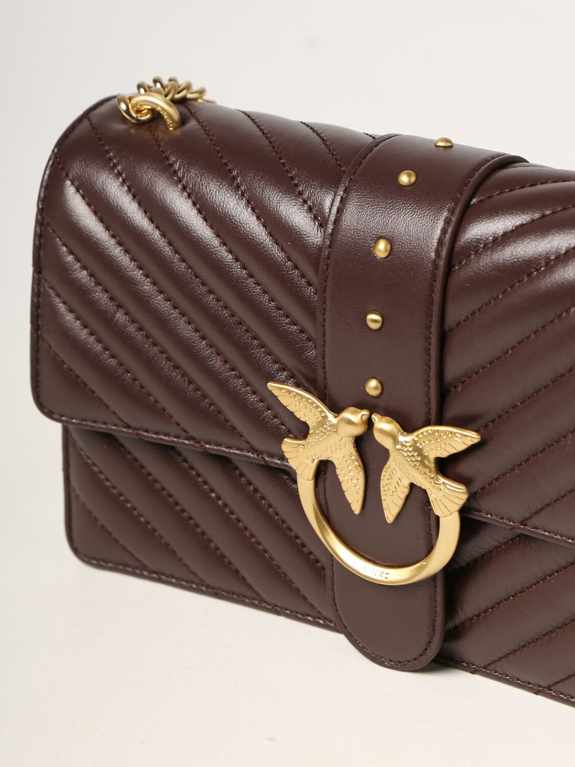 品高pinko女士新款褐红是皮质徽标铆钉点缀翻盖金属链条单肩包1p22bty