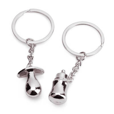 

Lovers Nipple Feeder Feeding Bottle Keychain Metal Keyring Car Key Holder Decor Accessories