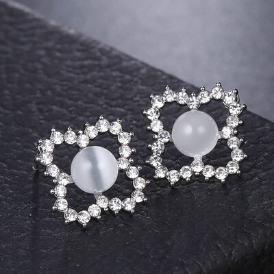 

2019 Fashion Jewelry New Brand Design Silver Color Imitation Pearl Stud Earrings For Women New Accessories Wholesale Earrings