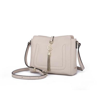 

APDISHU handbags Messenger bag small bag head layer cowhide fashion wild tassel small square bag tide AP8617 meters white
