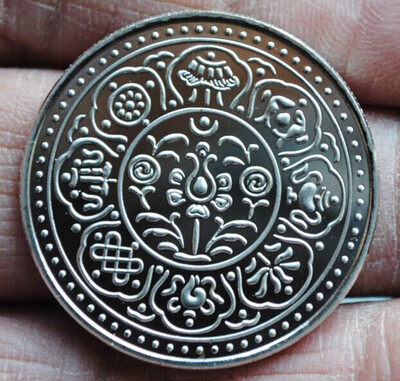 

30mm The Eight Auspicious Symbols China Tibetan Buddhism Silver Plated Souvenir Coin Medal
