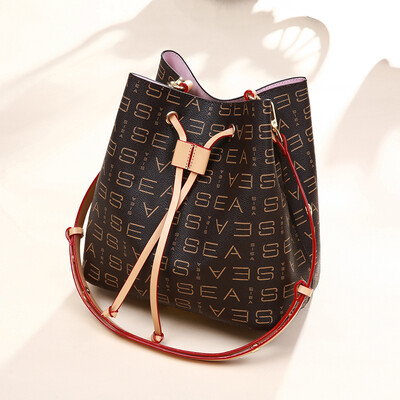 

Love sea bag female bag fashion casual shoulder bag female retro printing Messenger bag wild large capacity bucket bag apricot